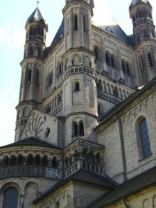 Turm der romanischen Kirche Groß St. Martin