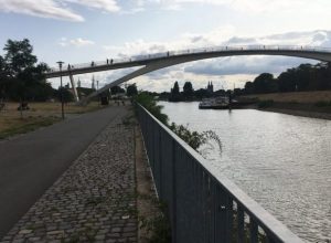 Fußgängerbrücke 'Katzenbuckel' in Köln-Mülheim