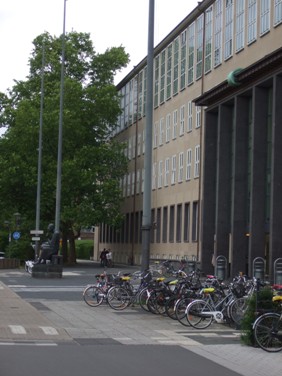 Hauptgebäude Eingang Kölner Universität